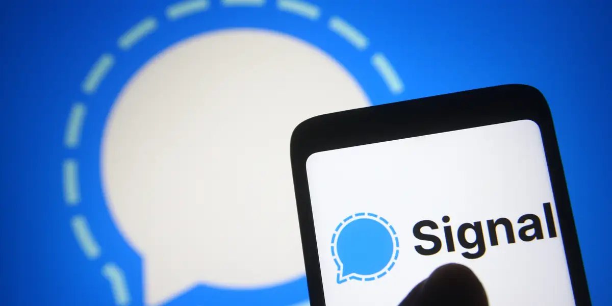 Skype updates its video conferencing feature, adding a background blur option.
